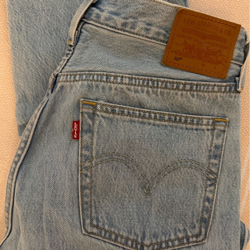 Levi's premium 501 women’s straight leg light wash denim jeans size 27x28L